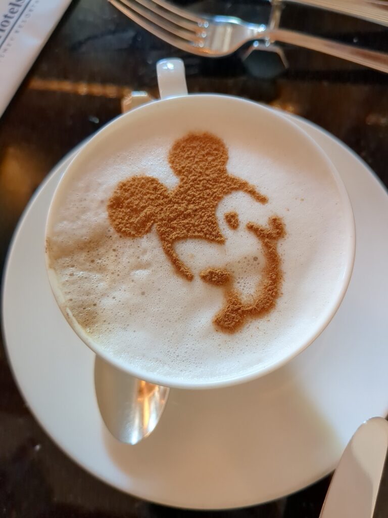 パビリオンラウンジ　カフェラテ