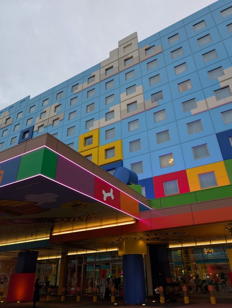 トイストーリーホテル 正面玄関