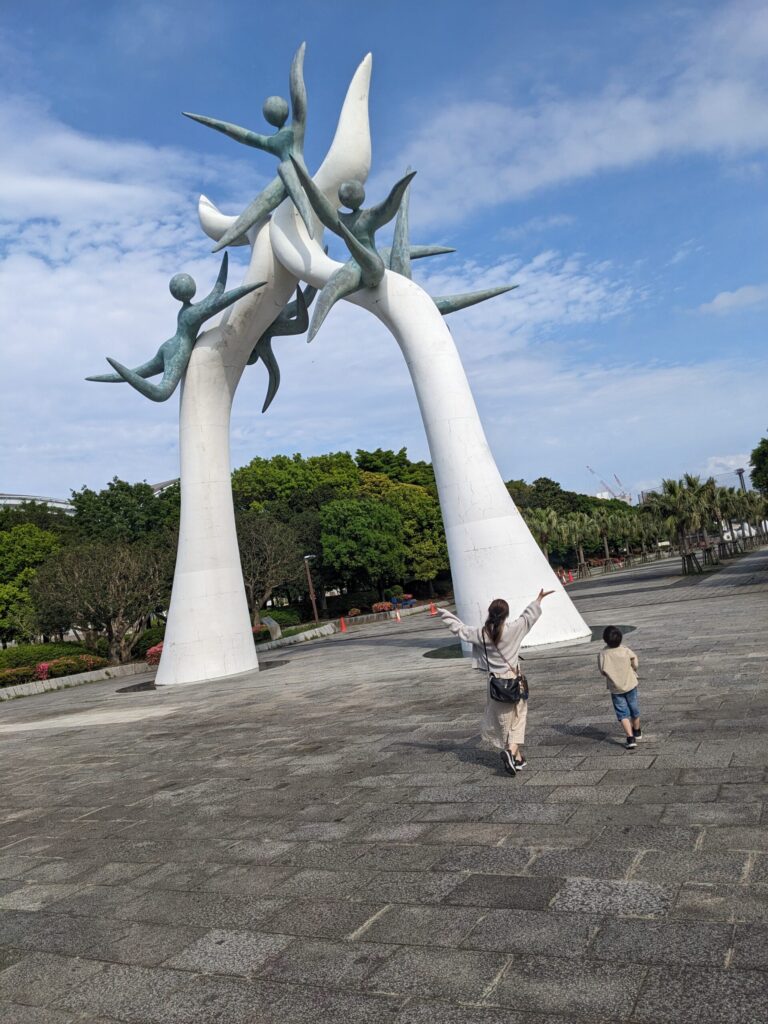 浦安市運動公園　 「躍動の門」