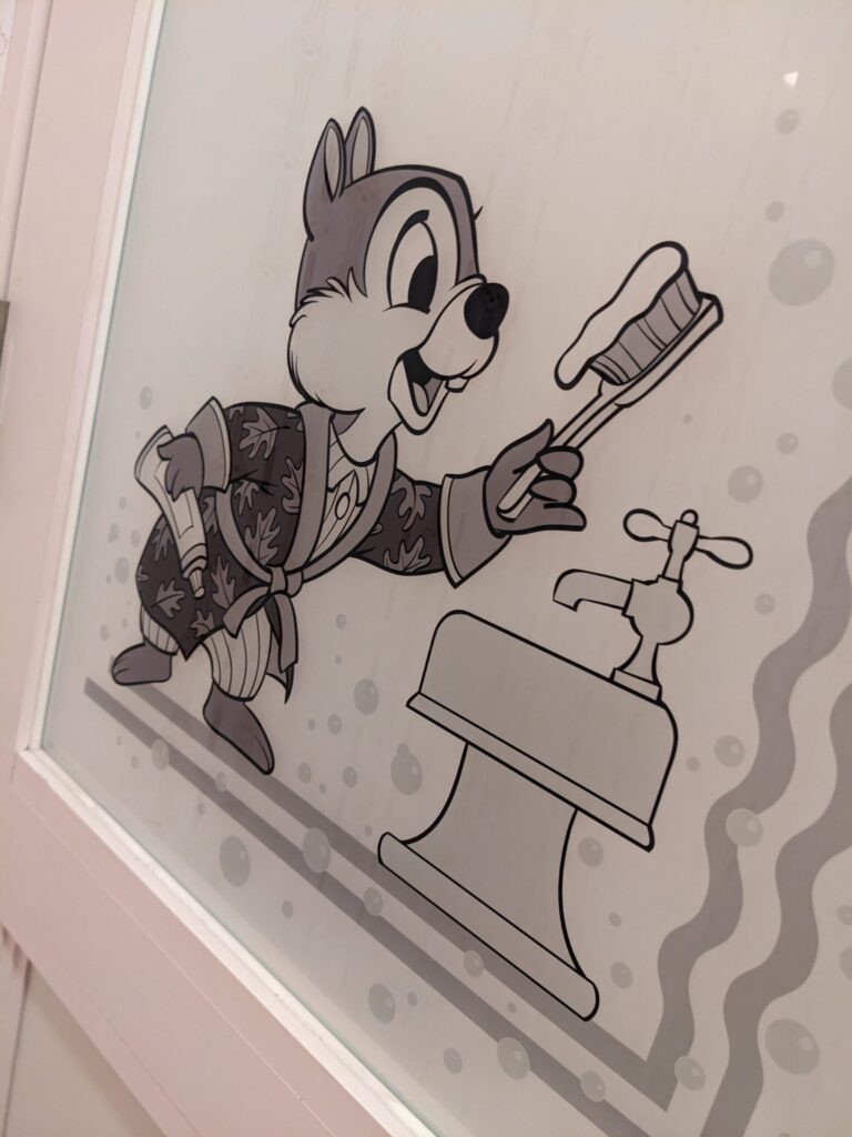 アンバサダーホテル　キャラクタールーム　チップとデールルーム