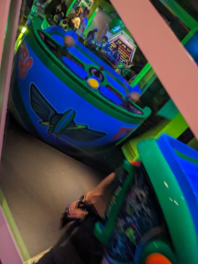 東京ディズニーランド 【バズ・ライトイヤーのアストロブラスター】