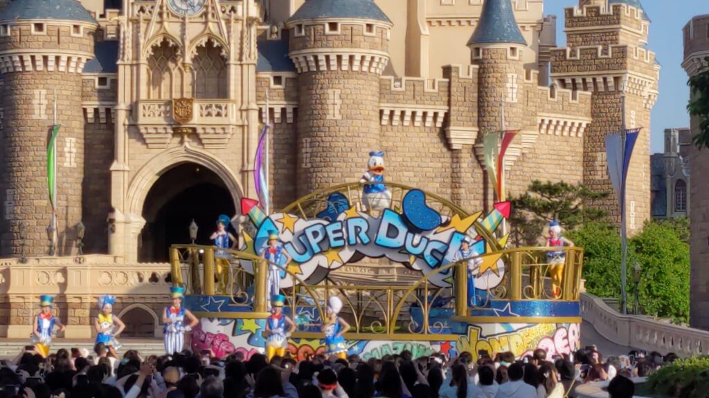 東京ディズニーランド ドナルドのパルパルーザ「クワッキー・ダックシティ」