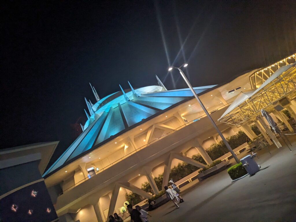 東京ディズニーランド 夜 トゥモローランド