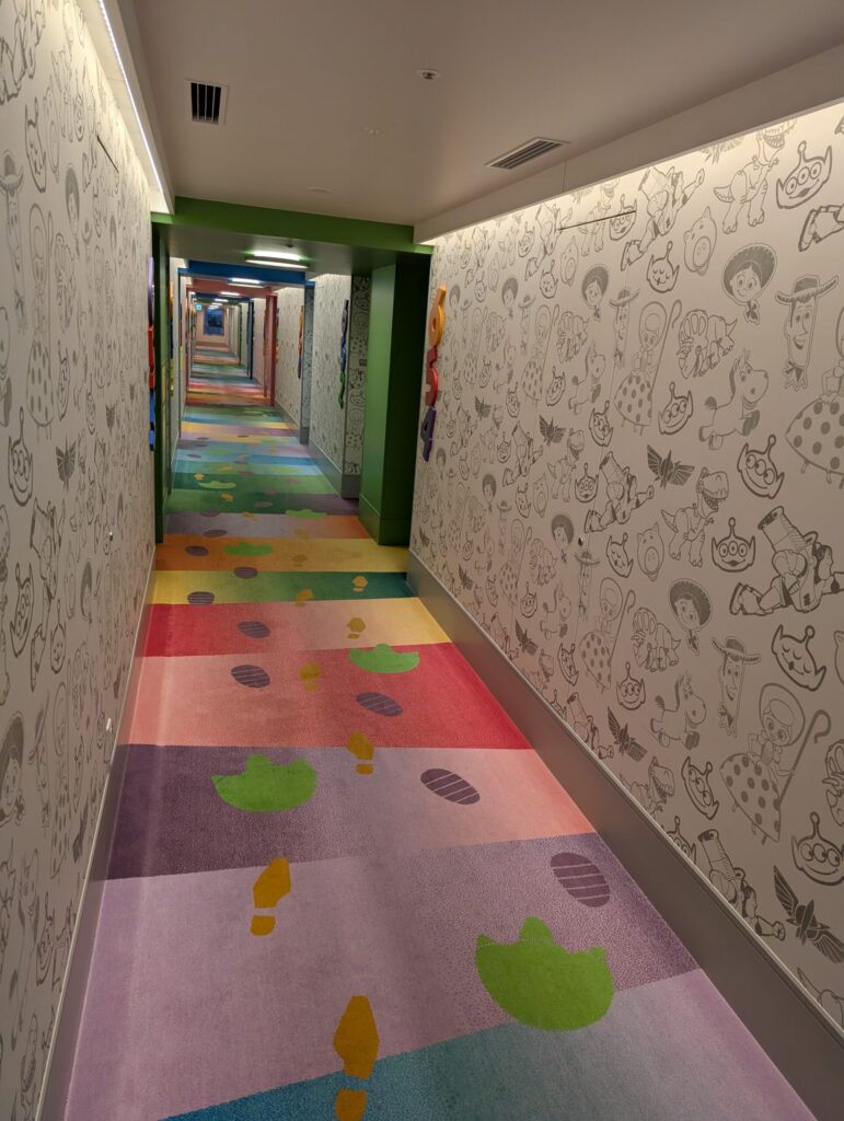 トイストーリーホテル 廊下