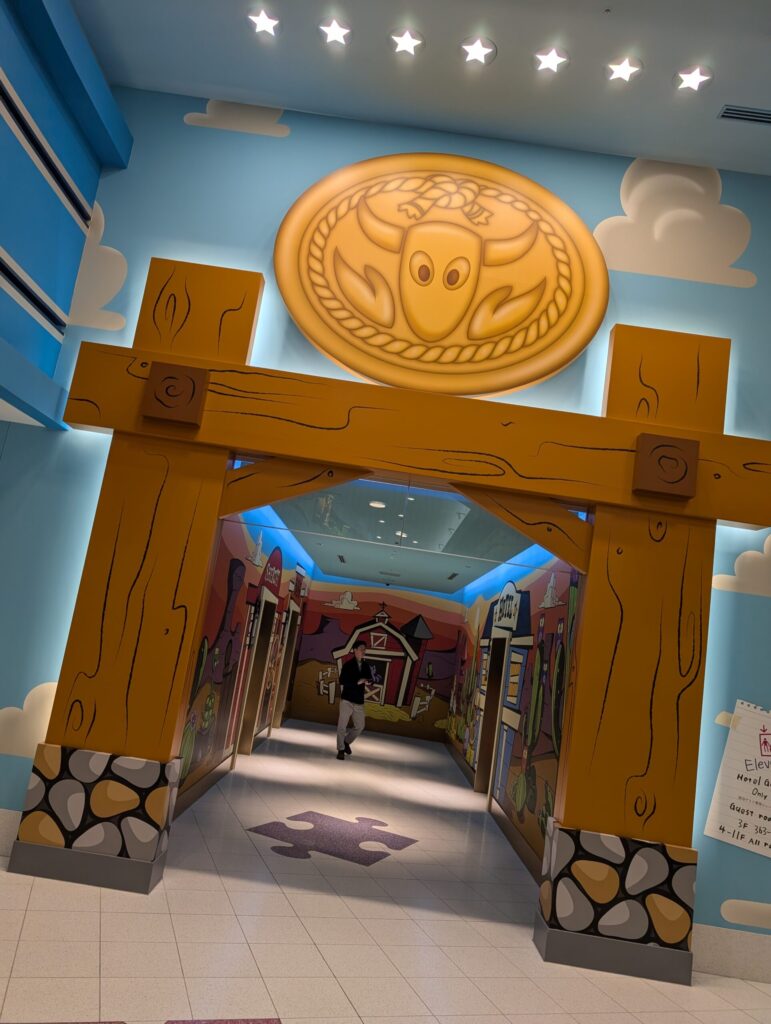 トイストーリーホテル エレベーター