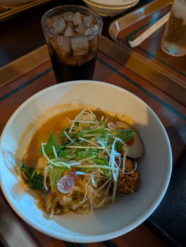 ヴォルケイニア・レストラン（ミステリアスアイランド）冷やしタンタンメン　￥1280