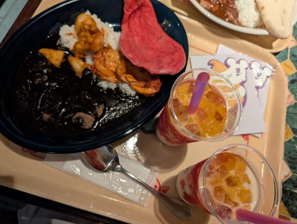 スペシャルビーフカリー、タンドリーチキン添え（辛口）